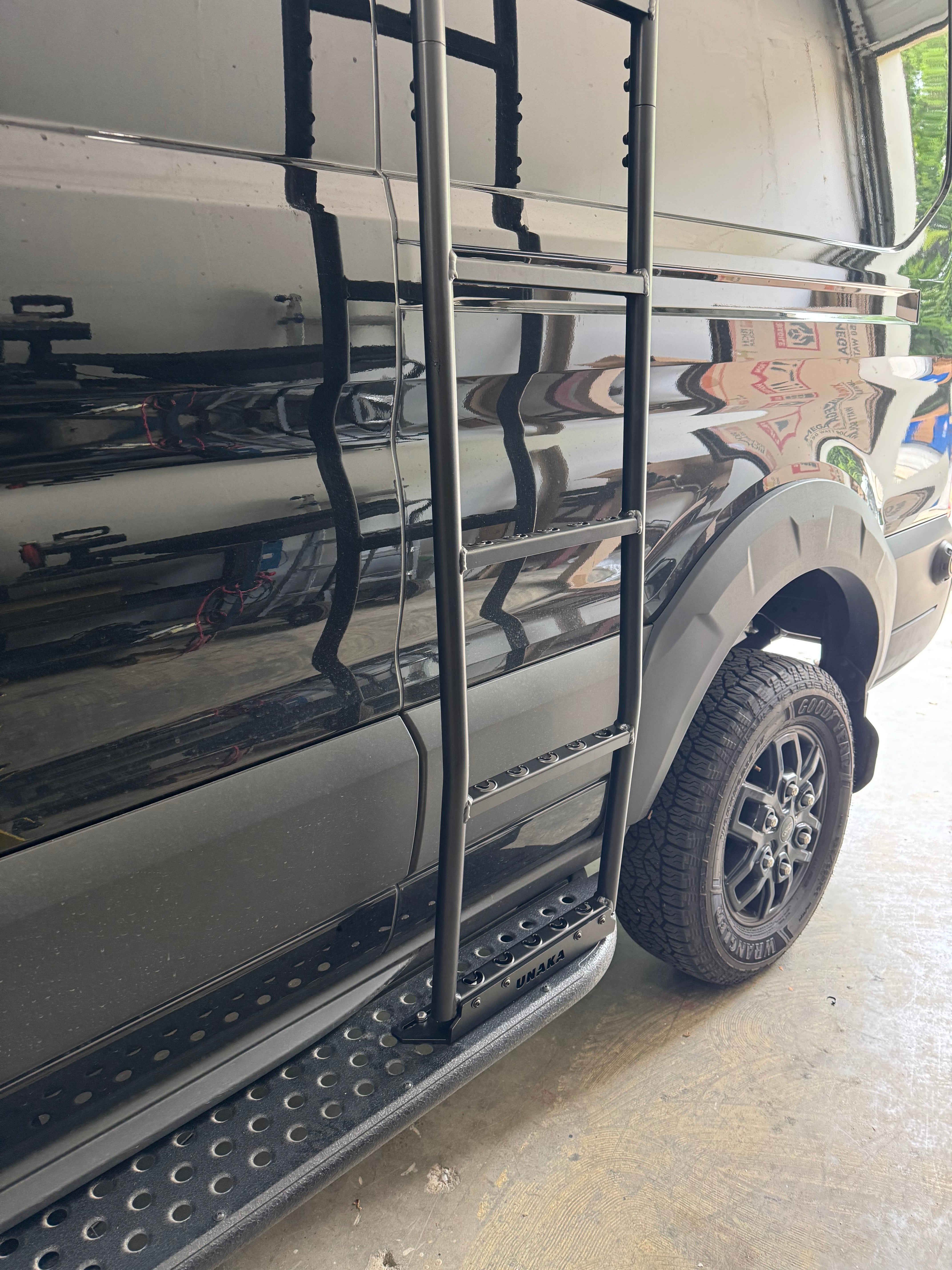 TRANSIT TRAIL SIDE MOUNT LADDER - HIGH ROOF